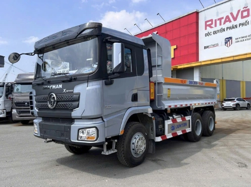Xe ben màu xám phục vụ vận tải