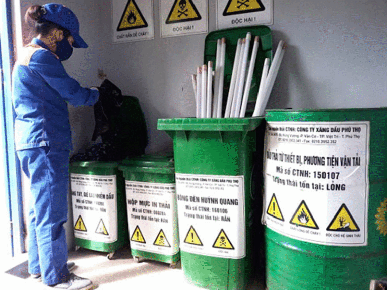 Phân biệt xe vận chuyển chất thải công nghiệp và chất thải nguy hại – Doanh nghiệp cần biết